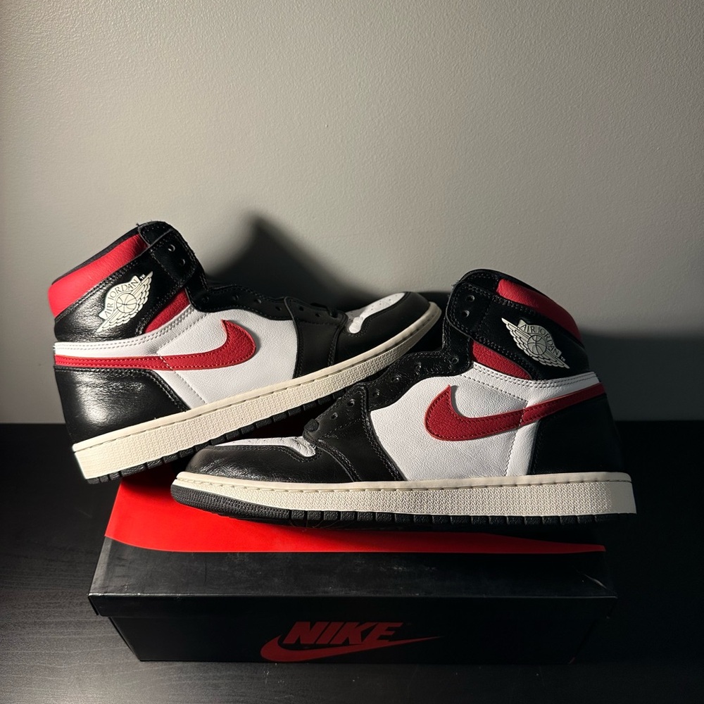 Nike Air Jordan 1 Retro High "Gym Red"